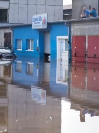 Český Krumlov zasáhla v noci na čtvrtek blesková povodeň, z koryta se vylila řeka Polečnice