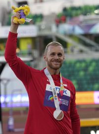 Jakub Vadlejch s bronzovou medailí z mistrovství světa