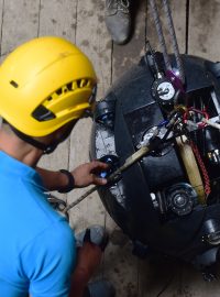 Robot, kterého speleologové v Hranické propasti využili k ponoru do hloubky 450 metrů
