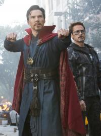 Zleva: Benedict Cumberbatch, Robert Downey Jr., Mark Ruffalo a Benedict Wong ve filmu Avengers: Infinity War