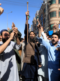 Protesty v pákistánském městě Pešavár proti zatčení bývalého premiéra Imrana Chána
