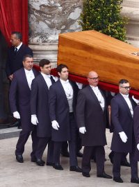 Pohřeb papeže Benedikta XVI.