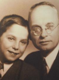 Paul Ort se svým otcem na začátku 40. let 20. století