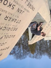 Prázdné místo na památníku Sedmidenní války v Orlové už zanedlouho opět zaplní majestátní Slezská orlice