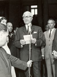 Prezident Ludvík Svoboda při návštěvě severozápadních Čech 30. června 1968. Projev před radnicí v Lounech