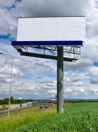 Billboard u silnice v Praze