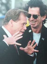 Někdejší prezident Václav Havel a členové kapely Rolling Stones Keith Richards a Mick Jagger