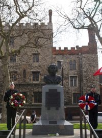Památní akce k příležitosti 70. výroční operace Gunnerside v Londýně v roce 2013