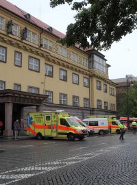 Šéf pražské Nemocnice na Františku Robert Zelenák skončil kvůli kauze údajně zmanipulovaných zdravotnických zakázek ve funkci