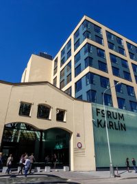 Multifunkční komplex Forum Karlín se začal stavět v roce 2012, dokončen byl o dva roky později.