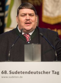 Mluvčí Sudetoněmeckého zemského spolku Bernd Posselt na 68. sjezdu sudetských Němců v Augšpurku