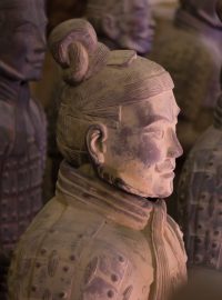 Britští vědci vyvrátili teorii, že známá čínská terakotová armáda ze třetího století před naším letopočtem je prvním dokladem použití antikorozní ochrany