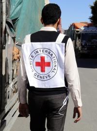 Pracovník Mezinárodního výboru Červeného kříže (ICRC) v jemenském Saná.