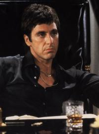 Al Pacino ve filmu Zjizvená tvář.