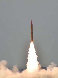 Test pákistánské balistické střely Shaheen-II, která může nést jak nukleární tak konvenční hlavici