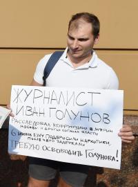 Protest za propuštění novináře Ivana Golunova zadrženého poliicí v Moskvě.