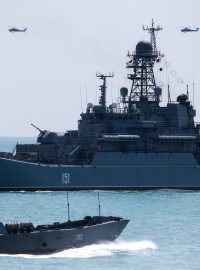 Ruská výsadková loď Azov na vojenském cvičení v dubnu 2021