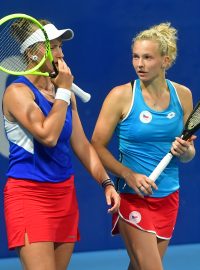Tenistky Barbora Krejčíková a Kateřina Siniaková během čtvrfinále tenisového turnaje Olympijských her 2020 v Tokiu.