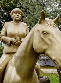 Jezdecká socha Angely Merkelové