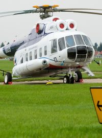 Jeden ze dvou vrtulníků Mi-8S z vládní letky armáda vyřadila