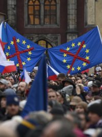 Demonstrace hnutí Otevřeme Česko-Chcípl PES na Staroměstském náměstí, listopad 2021