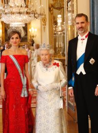 Královna Alžběta II. s princem Filipem se španělským královským párem Felipem a Letizií v roce 2017