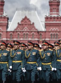 Ruští vojáci na vojenské přehlídce ke Dni vítězství, Rudé náměstí v Moskvě, 2022
