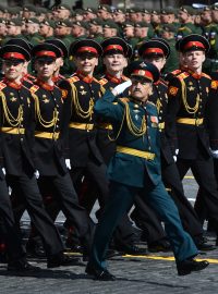 Ruští kadeti na vojenské přehlídce ke Dni vítězství, Rudé náměstí v Moskvě, 9. května 2022