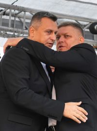 Šéf SNS Andrej Danko (vlevo) a Robert Fico