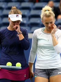 Barbora Krejčíková s Kateřinou Siniakovou v semifinále čtyřhry na US Open
