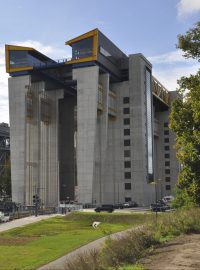 V Německu začal fungovat obrovský výtah na říční lodě