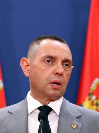Šéf srbské tajné služby BIA Aleksandar Vulin na konferenci s Rakouskem a Maďarskem ohledně migrace