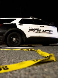 Střelec na univerzitě ve Virginii v neděli večer (v pondělí ráno SEČ) zabil tři lidi a další dva zranil