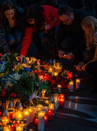 Památku zastřeleného páru a ideály protestů za slušné Slovensko si lidé připomněli v desítce měst, včetně Bratislavy
