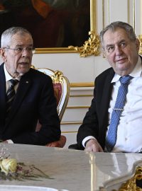 Rakouský prezident Alexandr Van der Bellen na návštěvě u dosluhujícího Českého prezidenta Miloše Zemana
