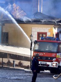Požár v Banské Štiavnici zachvátil několik budov, na místě jsou hasiči i vojáci.