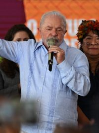 Brazilský prezident Lula da Silva během návštěvy domorodého tábora Terra Livre