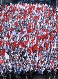 Pochod fanoušků Slavie na finále domácího fotbalového poháru proti Spartě