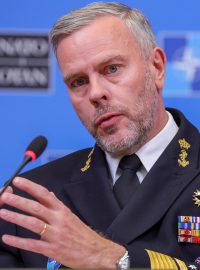 Než se stal předsedou Vojenského výboru NATO, stál admirál Rob Bauer v čele nizozemské armády