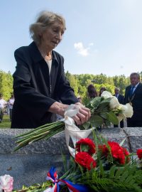 Jarmile Doležalové, rozené Šťulíkové, bude letos 84 let, je poslední přeživší z vypálených Ležáků