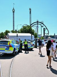V zábavním parku ve Stockholmu se vykolejil vozík horské dráhy a zřítil se