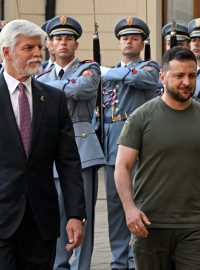 Volodymyra Zelenského přivítal prezident Petr pavel s nastoupenou hradní stráží