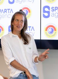 Barbora Strýcová na tiskové konferenci v Praze po zisku titulu ve Wimbledonu