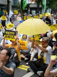 Demonstrace v Soulu proti vypouštění radioaktivní vody z japonské jaderné elektrárny Fukušima do Tichého oceánu