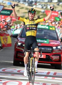 Cyklista Sepp Kuss slaví vítězství v 6. etapě Vuelty