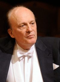Bývalý šéfdirigent České filharmonie Zdeněk Mácal