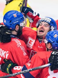 Čeští hokejisté s novým stylem hry slavili v zápase proti Švédsku úspěch. V sobotu vyzvou na Karjala Cupu Finsko