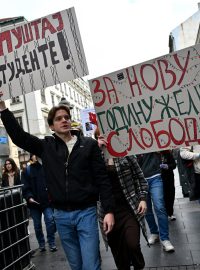 Demonstrace proti výsledkům parlamentních voleb v srbském Bělehradu