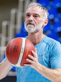 Ivan Trojan na tréninku basketbalové Opavy