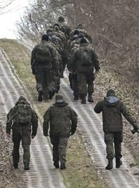 Polští vojáci u hranic